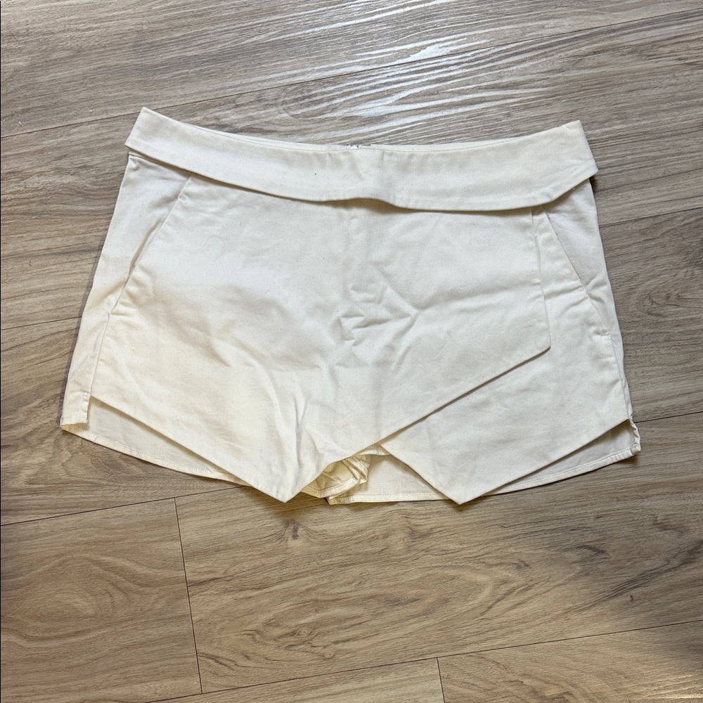 Aritzia white skort skirt — size 6